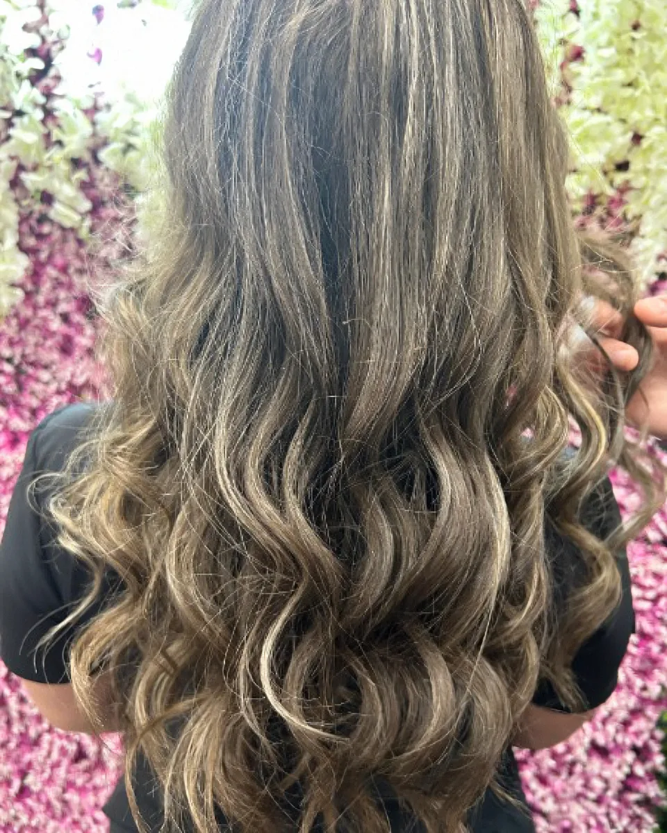 Blonde dimensional color, defined curl set